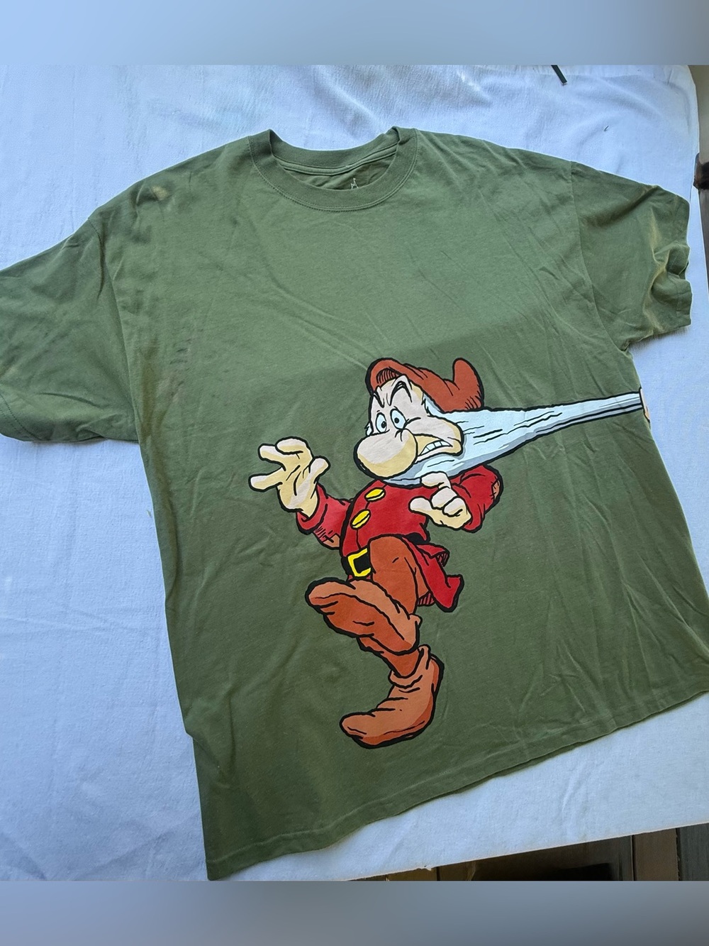 Size 2X Disneyland Grumpy Dopey Dwarf Graphic Olive Green Men’s T-Shirt